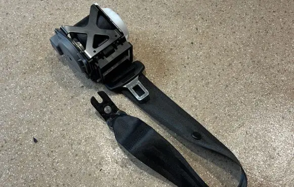 Rear seatbelt