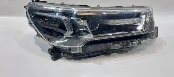 Toyota Hilux VIII Headlight/headlamp