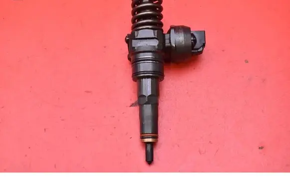 Volkswagen Golf IV Fuel injector 038130073AQ