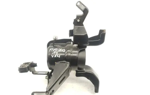 Toyota Prius (XW30) Engine mount bracket