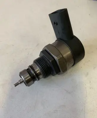 BMW 5 E60 E61 Fuel pressure sensor 0281002738 32409446