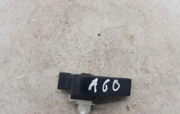 Toyota Auris 150 Engine bonnet (hood) release handle NOCODE