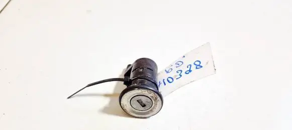 Chevrolet Captiva Front door lock (next to the handle) 