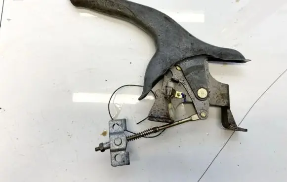 Handbrake/parking brake lever assembly