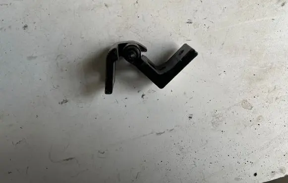 Skoda Octavia Mk2 (1Z) Rear door lower hinge 1Z0833412B