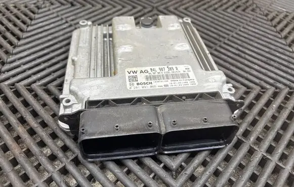 Volkswagen PASSAT B8 Engine control unit/module 04L907309R 0281031066