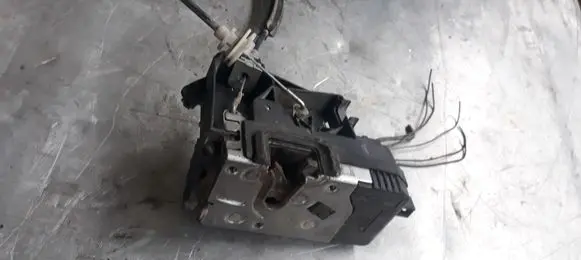 Opel Signum Front door lock 13157762