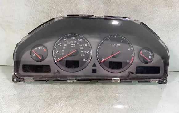 Volvo V70 Speedometer (instrument cluster) 8637997 8602475