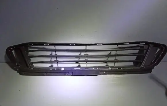 BMW 2 F46 Front bumper lower grill 7391587 7301567 7301566