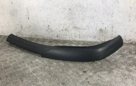 Front bumper lip