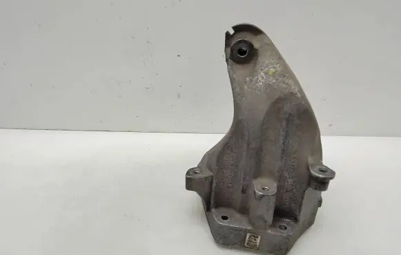Mercedes-Benz E W212 Engine mounting bracket A6512230004