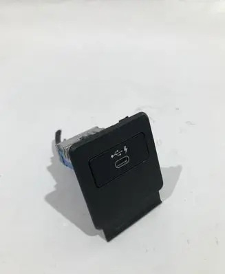 BMW 2 F44 USB socket connector 8711939