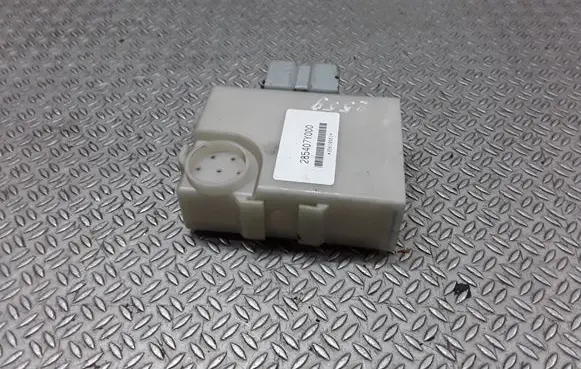 Nissan Maxima A34 Door central lock control unit/module 285407Y000
