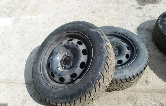 Volkswagen Golf IV R14 winter/snow tires with studs 17565R14