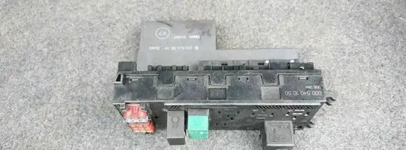 Mercedes-Benz E W210 Fuse module 0005401050