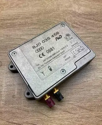 Audi A5 8T 8F Aerial antenna amplifier 8J0035456 11661011