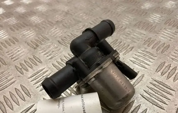 Volvo XC60 Coolant heater control valve 31657218