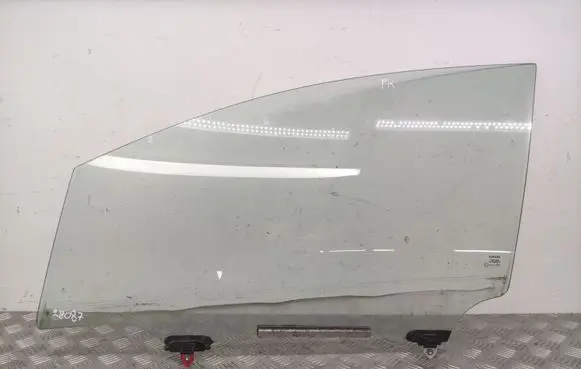 Toyota Verso Front door window glass four-door