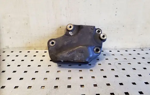 Chevrolet Captiva Engine mounting bracket