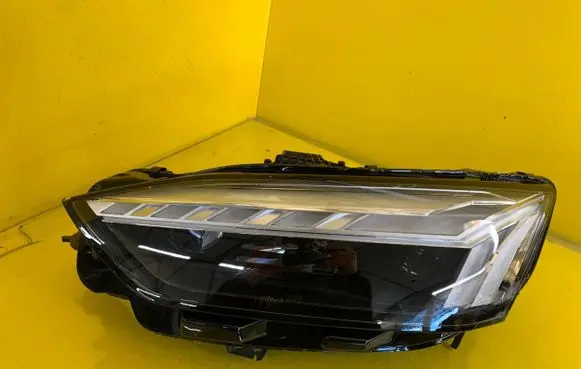 Audi A5 Headlight/headlamp 8W6941039