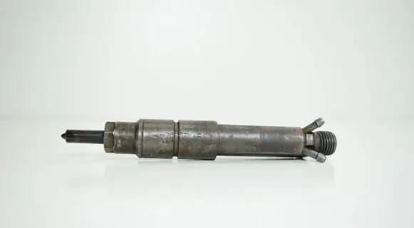 Audi A6 S6 C4 4A Fuel injector 028130201G