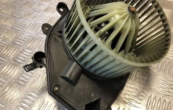 Volkswagen Touran I Heater fan/blower 8D1820021 740221233F