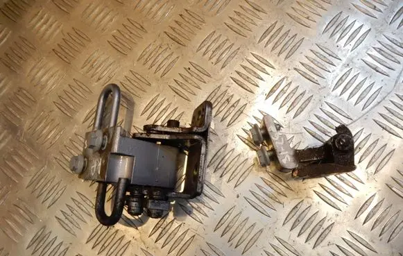 Audi A6 S6 C6 4F Rear door lower hinge 8E0833412 31268