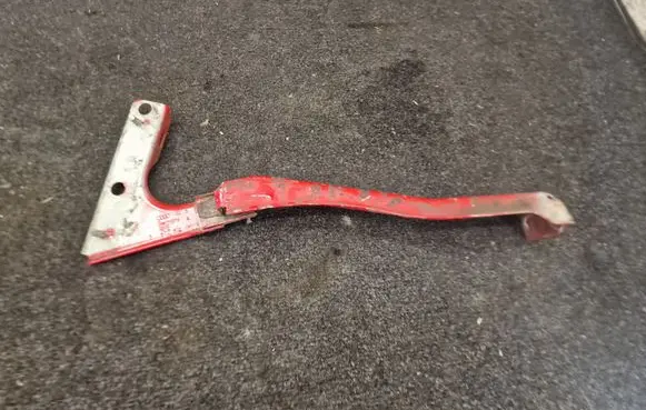 Audi A5 Sportback 8TA Fender mounting bracket 8T0821136
