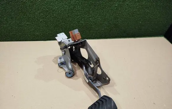 Renault Koleos II Brake pedal 190502085115