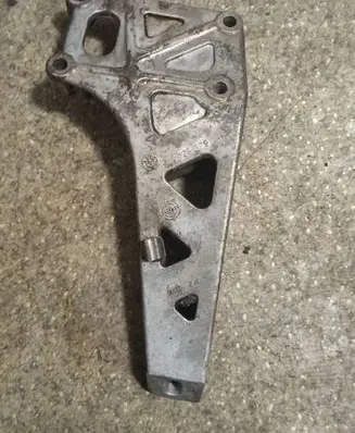 BMW 7 E32 Engine mounting bracket 1129379