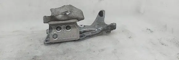 Engine mounting bracket