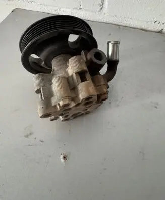 Chrysler 300 - 300C Power steering pump 04892093AA