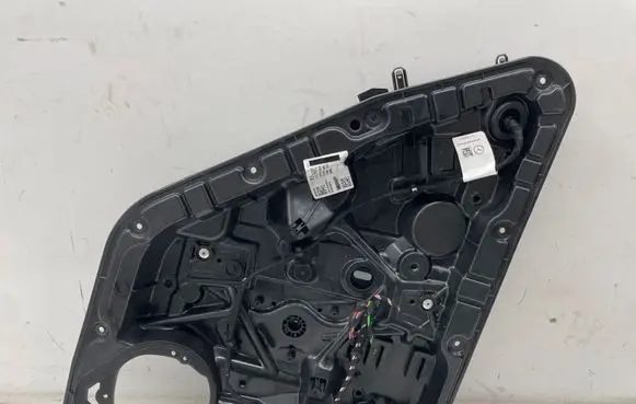 Rear window lifting mechanism without motor