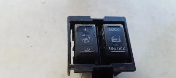 Nissan X-Trail T31 Seat heating switch