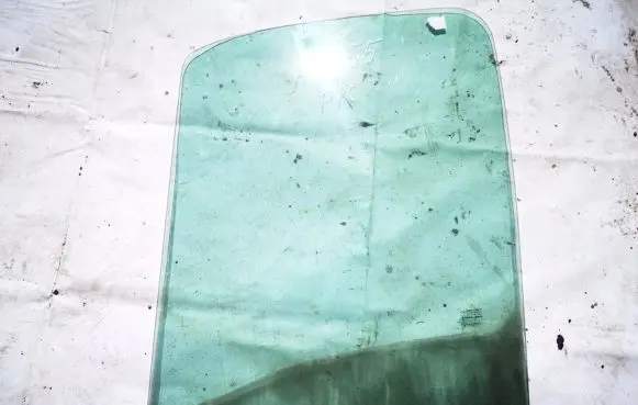 Renault Master I Front door window glass four-door