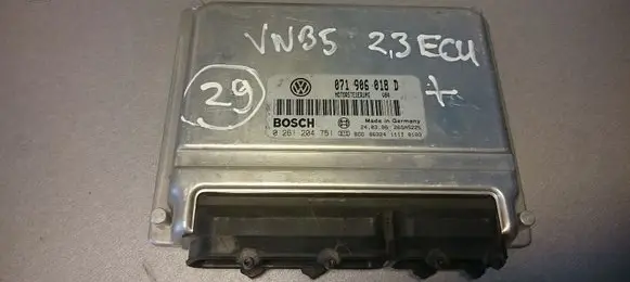 Volkswagen PASSAT B5 Engine control unit/module 071906018D 0261204751