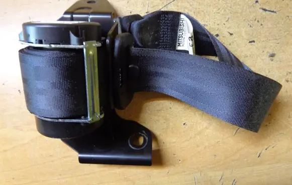 Mitsubishi Space Star Rear seatbelt 6217539