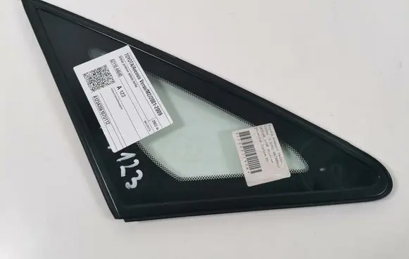 Toyota Avensis Verso Front triangle window/glass 62110-44040