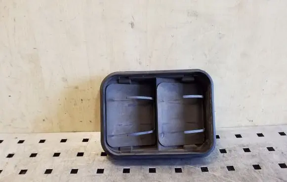 Nissan Qashqai Quarter panel pressure vent 91166963 8200003575