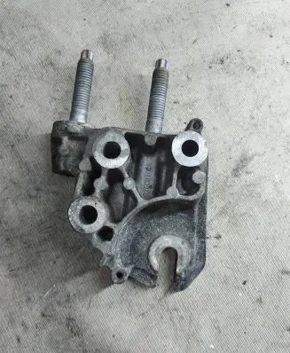Ford Galaxy Engine mounting bracket 6M516030
