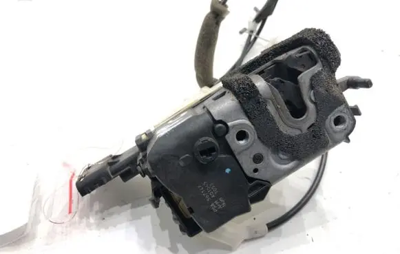 Peugeot 308 Front door lock PSA567147