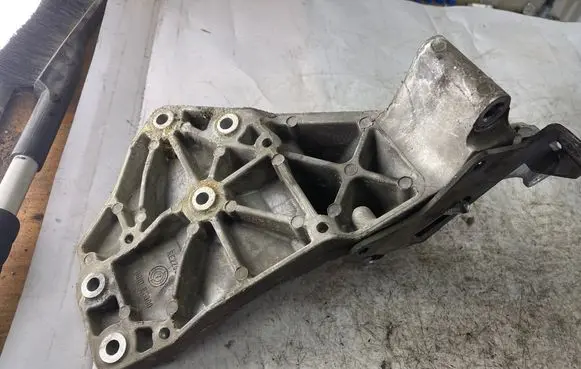 Nissan Navara D40 A/C compressor mount bracket 11910eb300
