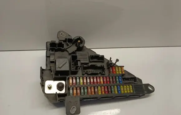 BMW 5 E60 E61 Fuse module 690661901 913883001 518956057