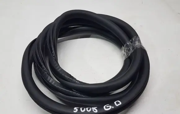 Peugeot 5008 II Rubber seal rear door 9812586680
