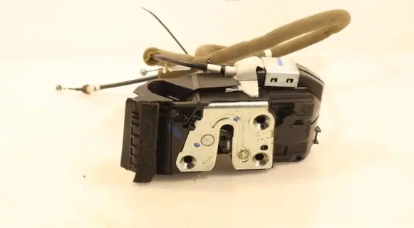 Nissan Qashqai Front door lock 257R