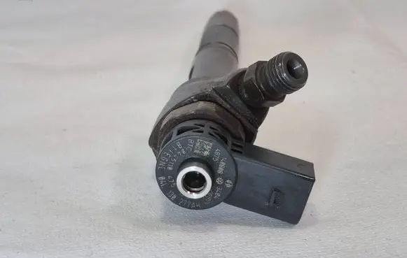 Skoda Octavia Mk3 (5E) Fuel injector 04L130277AK 0445110475