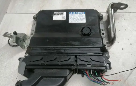 Toyota Prius (XW30) Engine control unit/module 8966147850 2762004530