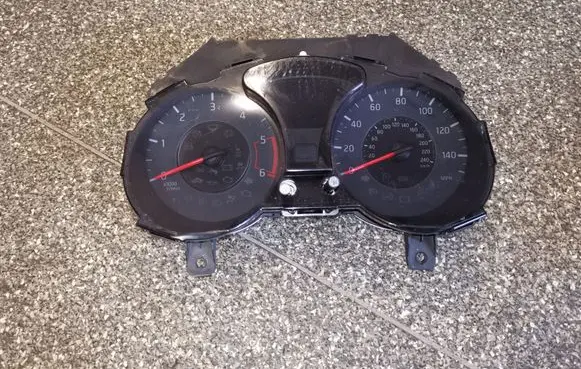 Nissan Juke I F15 Speedometer (instrument cluster)