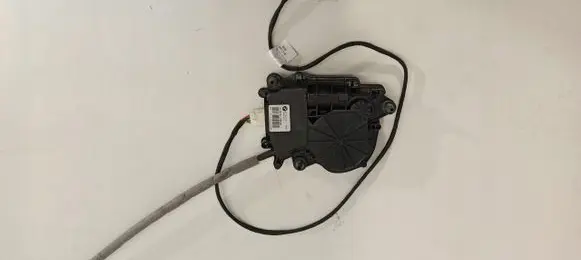 BMW 5 GT F07 Tailgate exterior lock 7211168