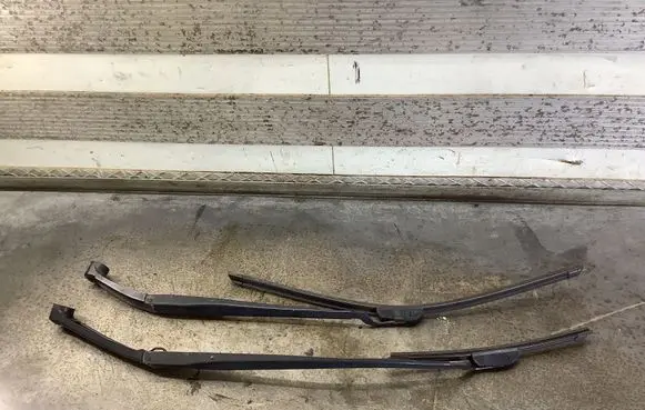 KIA Ceed Front wiper blade arm